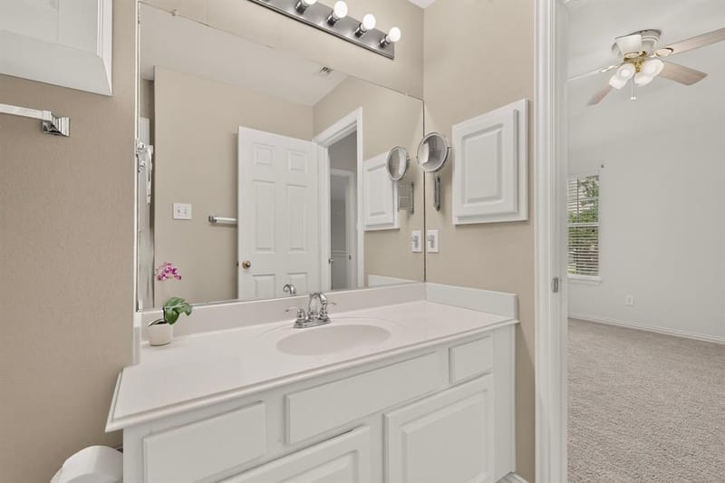 300 Cosbie Drive, Irving TX 75063 - Photo 28
