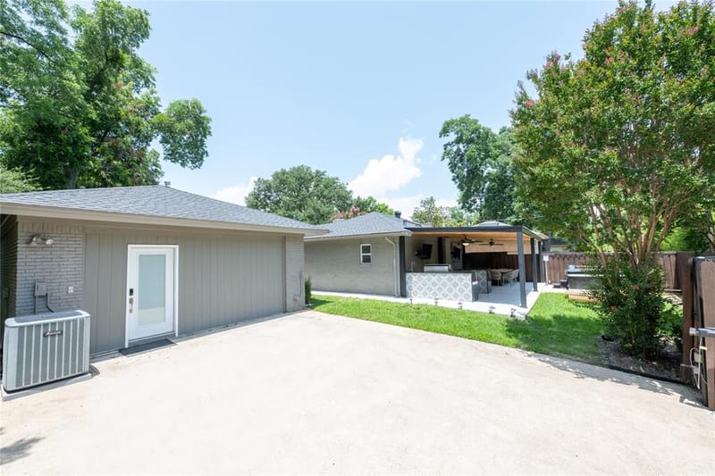9716 Ravensway Drive, Dallas TX 75238 - Photo 25