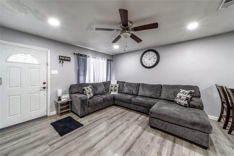 726 Royal Crest, Mesquite TX 75149 - Photo 3