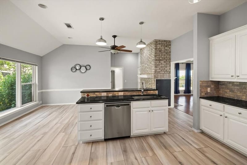 10200 Fieldcrest Drive, Benbrook TX 76126 - Photo 16