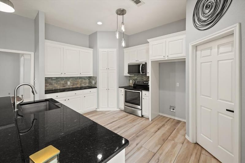 10200 Fieldcrest Drive, Benbrook TX 76126 - Photo 15