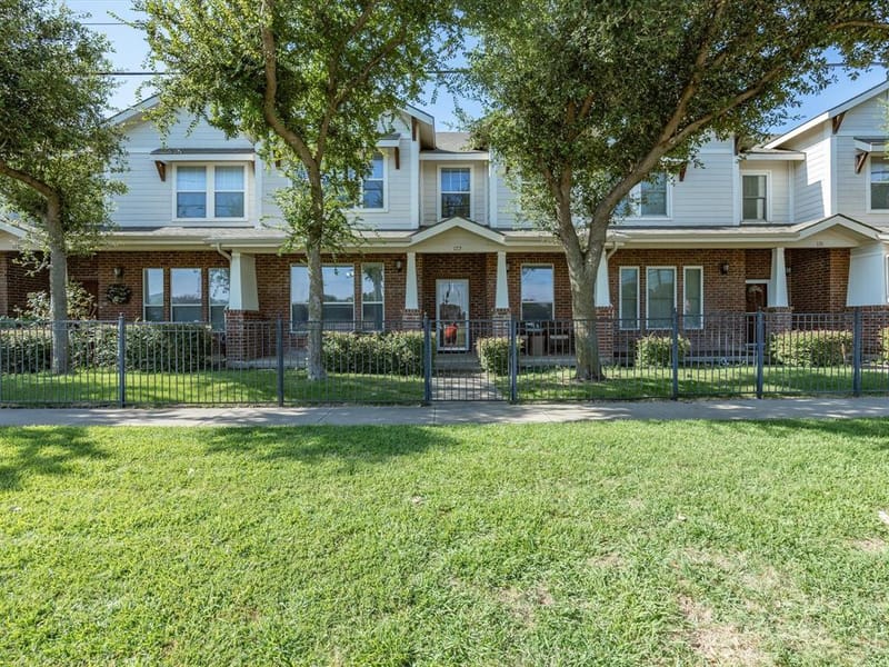 172 High School Drive, Lewisville TX 75057 - Photo 2