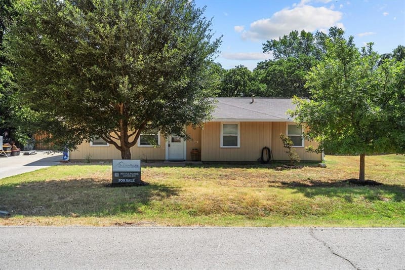 128 Lynn Drive, Azle TX 76020