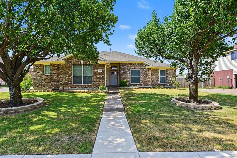 1302 Buckingham Drive, Forney TX 75126 - Photo 5