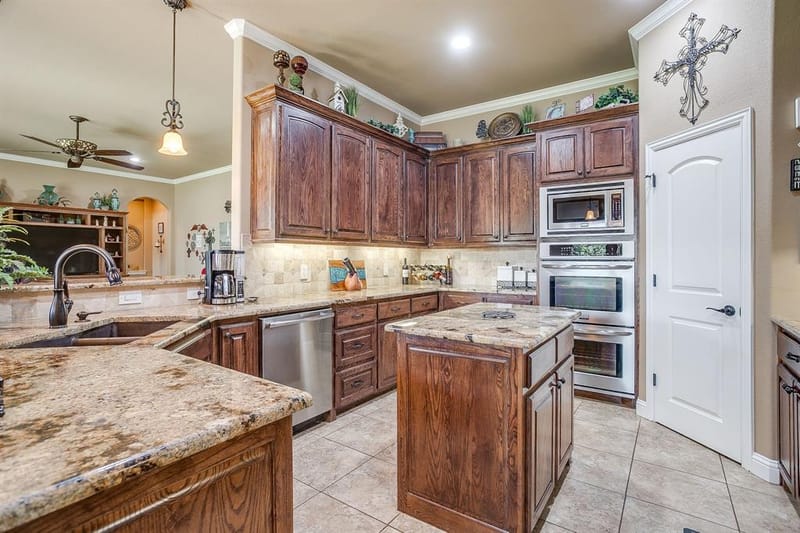 8401 Fullerton Drive, Cleburne TX 76033 - Photo 11