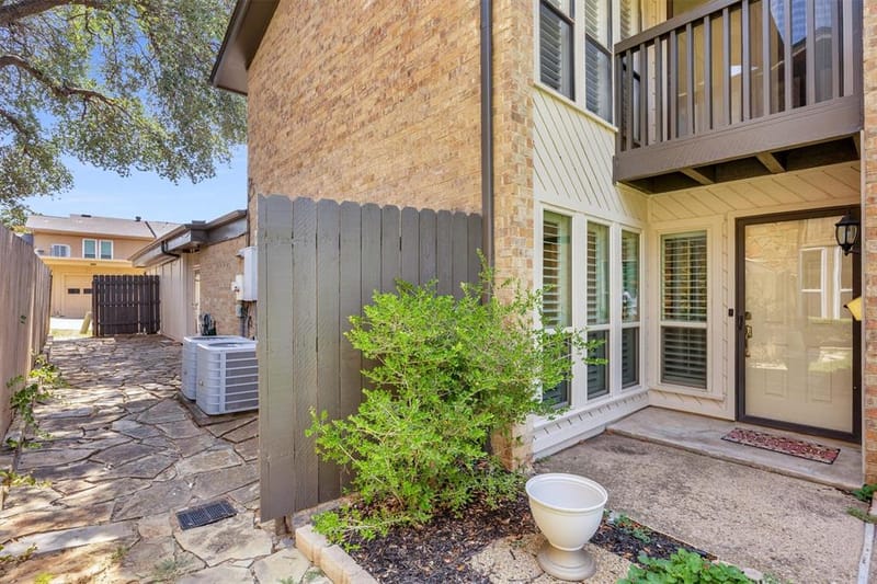 2906 Wayside Drive, Bedford TX 76021 - Photo 3