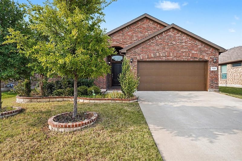 729 Rebecca Lane, Saginaw TX 76131