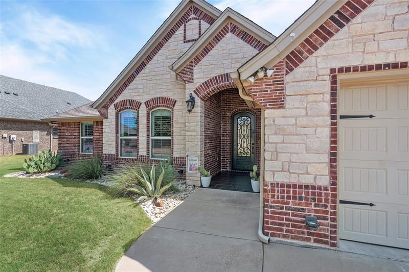 427 River Bank Lane, Granbury TX 76049 - Photo 2