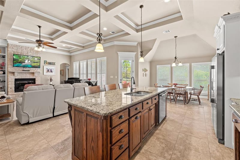 427 River Bank Lane, Granbury TX 76049 - Photo 5