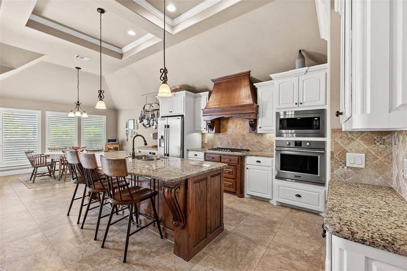 427 River Bank Lane, Granbury TX 76049 - Photo 4