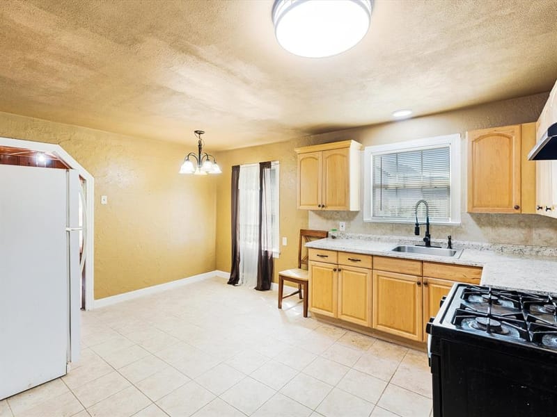 2618 NW 23rd Street, Fort Worth TX 76106 - Photo 9