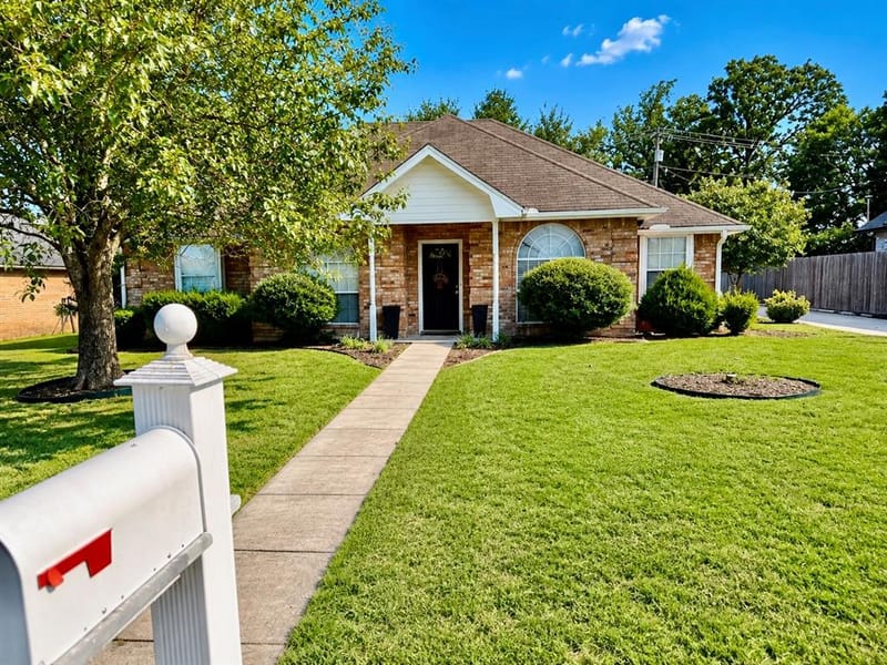 3910 Castlegate Drive, Paris TX 75462