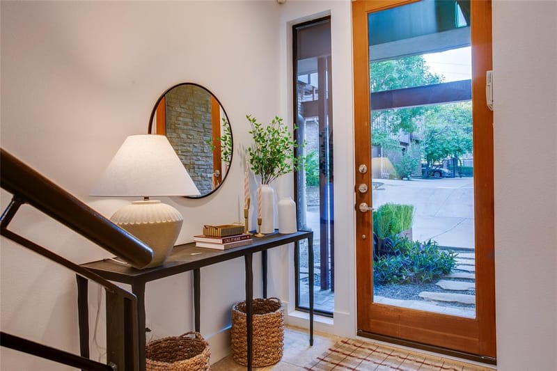 433 Trinity River Circle, Dallas TX 75203