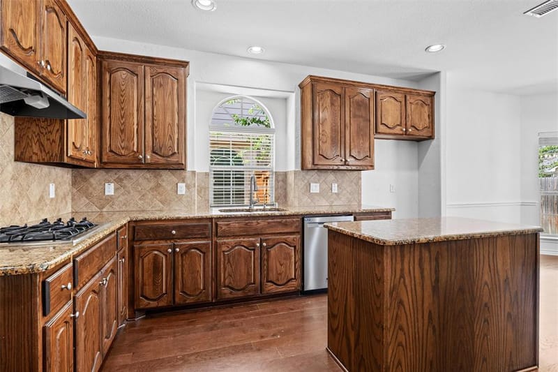 2932 Montalbo, Grand Prairie TX 75054 - Photo 9