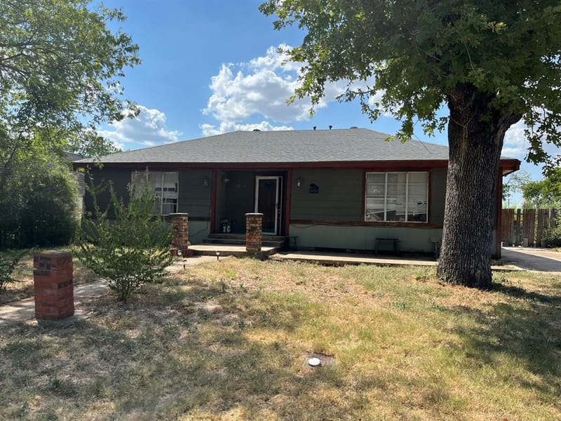 2525 Oakwood Terrace, Haltom City TX 76117