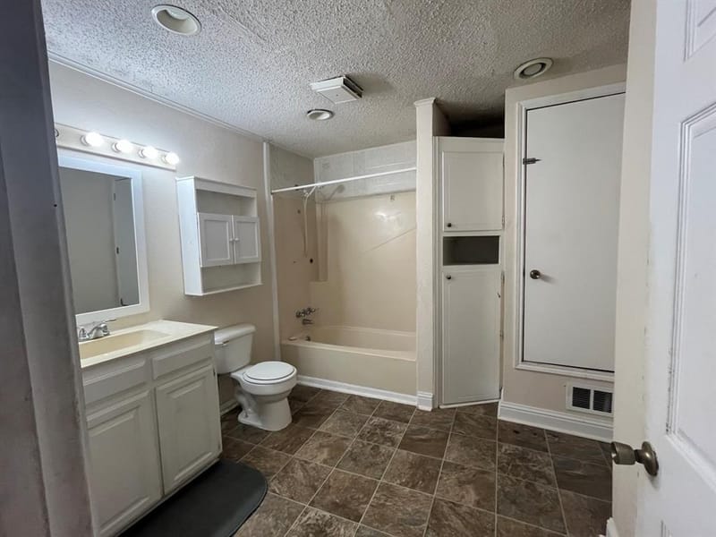 2525 Oakwood Terrace, Haltom City TX 76117 - Photo 5