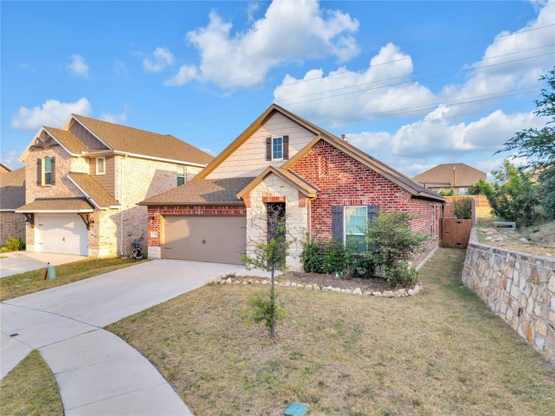 7337 Howling Coyote Lane, Fort Worth TX 76131 - Photo 2