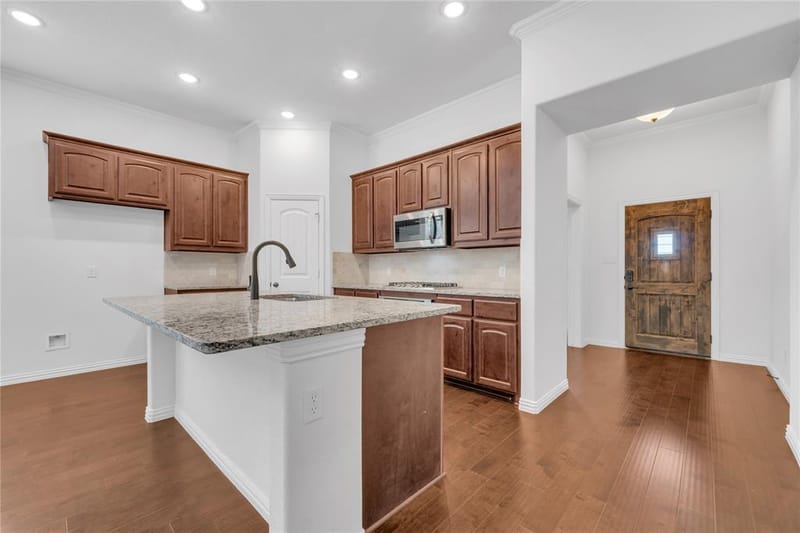 7337 Howling Coyote Lane, Fort Worth TX 76131 - Photo 9