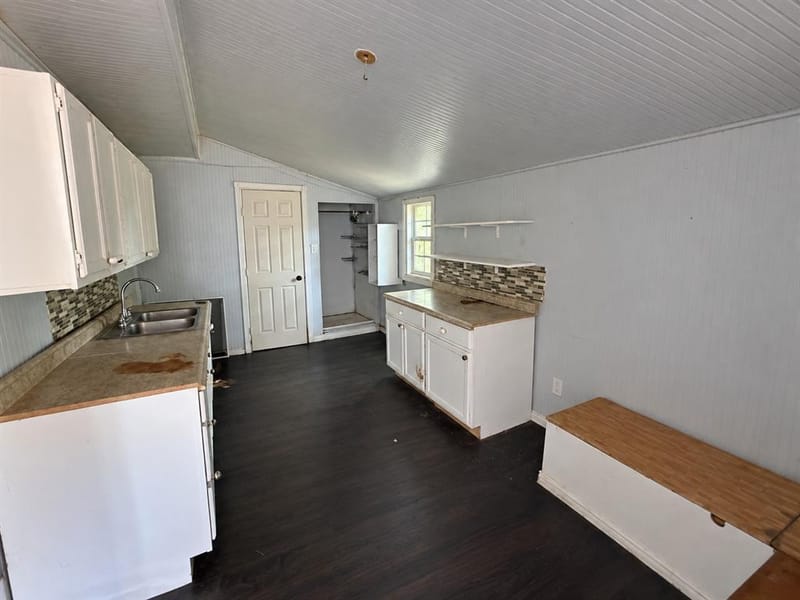 110 N Marlborough Avenue, Dallas TX 75208 - Photo 11