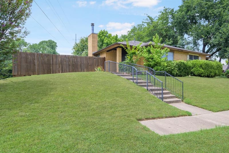 2114 Valleywood Drive, Arlington TX 76013