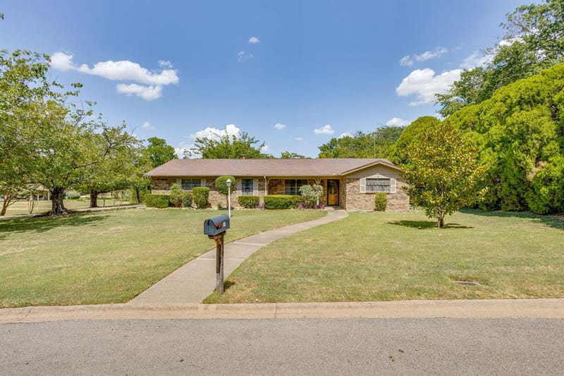 14 Arthur Drive, Edgecliff Village TX 76134