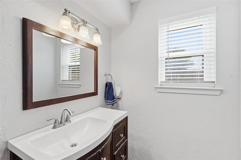 1104 Monterrey Street, Bedford TX 76022 - Photo 24