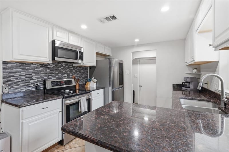 1104 Monterrey Street, Bedford TX 76022 - Photo 18