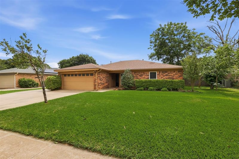 1104 Monterrey Street, Bedford TX 76022 - Photo 4