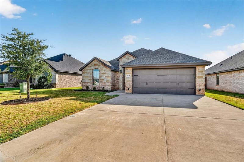 3335 White Horse Drive, Granbury TX 76049 - Photo 2