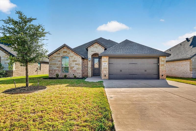 3335 White Horse Drive, Granbury TX 76049