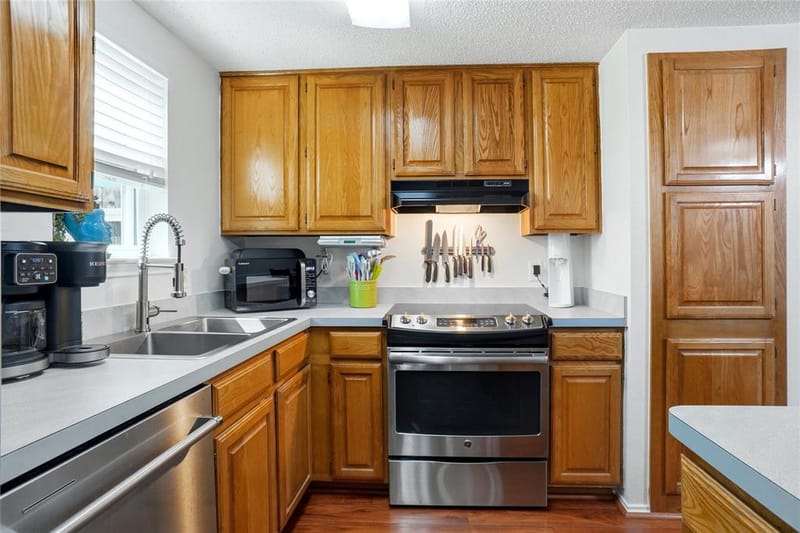 5305 Faireast Court, Arlington TX 76018 - Photo 9