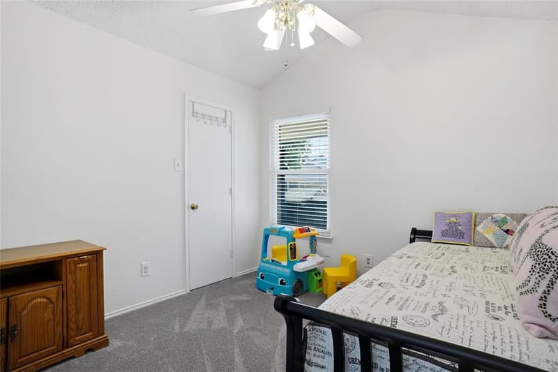 5305 Faireast Court, Arlington TX 76018 - Photo 15