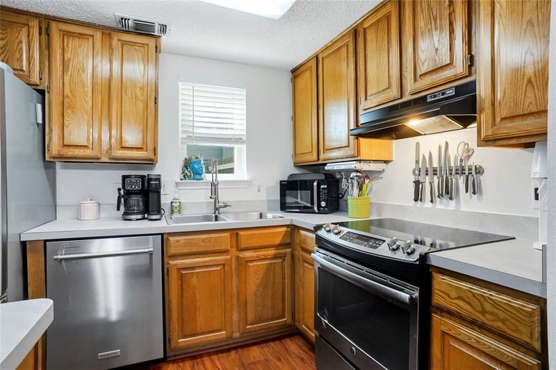 5305 Faireast Court, Arlington TX 76018 - Photo 8
