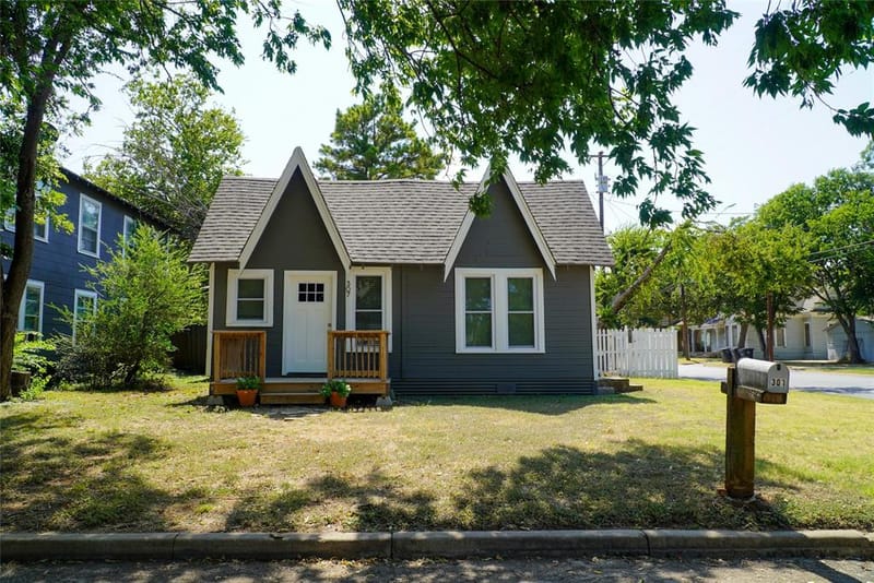 307 N Robinson Street, Cleburne TX 76031