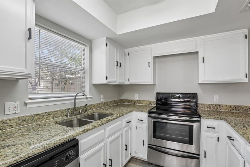 2712 Meadowstone Court, Carrollton TX 75006 - Photo 12