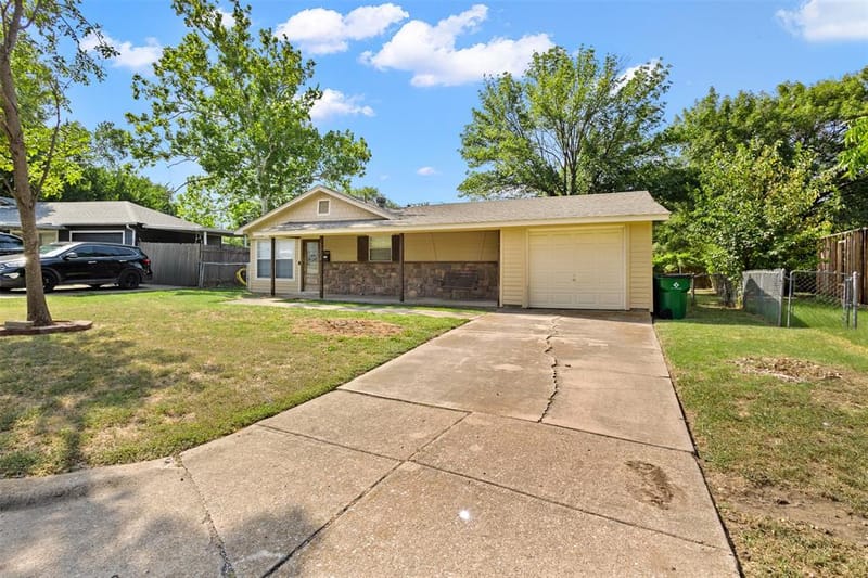 5204 Roxie Street, Haltom City TX 76117 - Photo 2