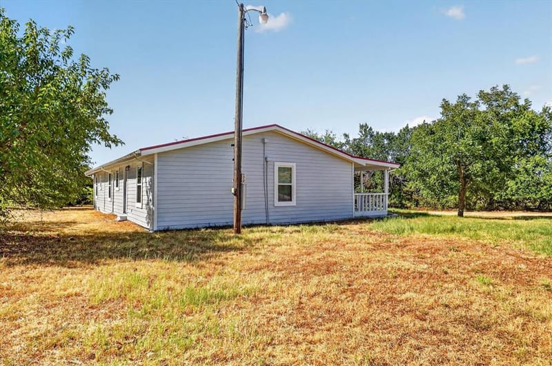 795 Meadow Road, Springtown TX 76082 - Photo 20