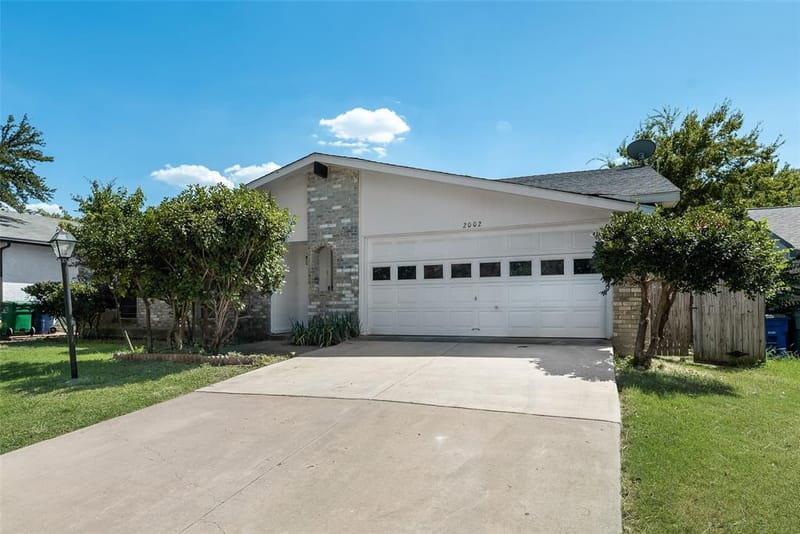 2002 Rose Hill Road, Carrollton TX 75007 - Photo 2