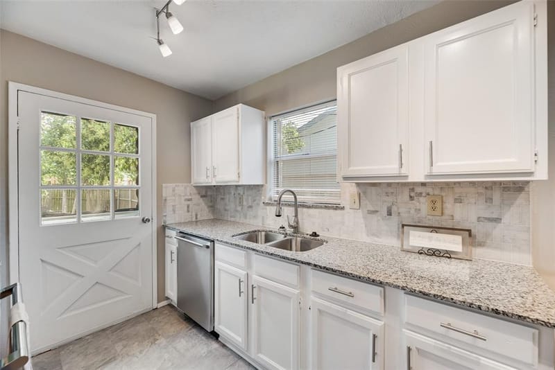 2002 Rose Hill Road, Carrollton TX 75007 - Photo 12