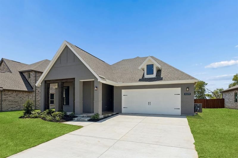 1009 Goldenrod Drive, Justin TX 76247 - Photo 2