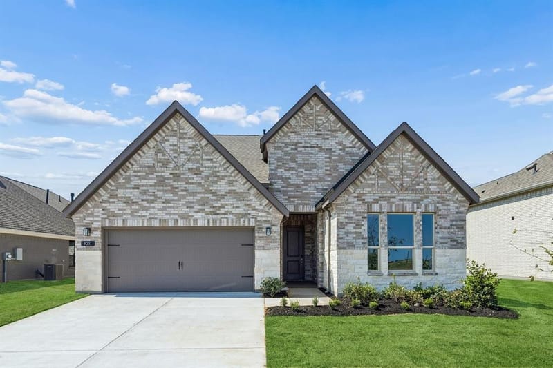 1011 Goldenrod Drive, Justin TX 76247