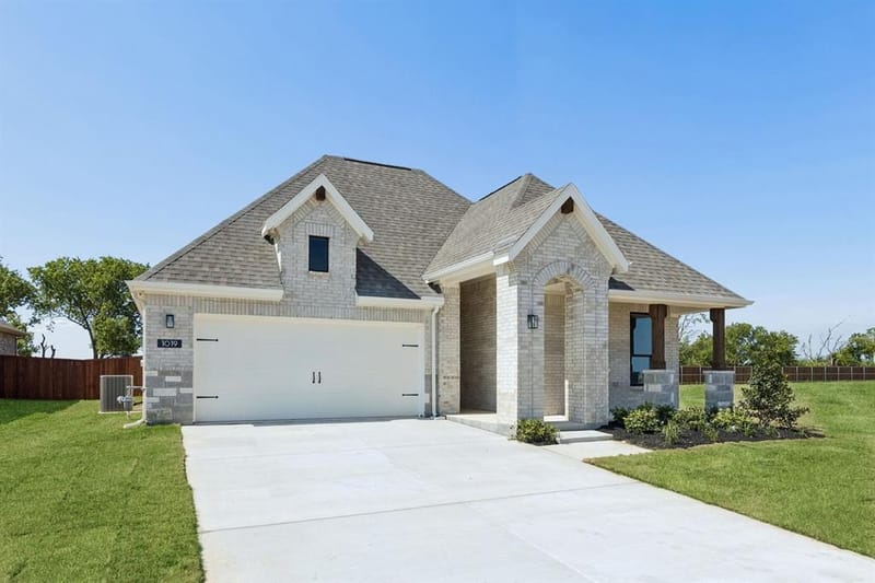 1019 Goldenrod Drive, Justin TX 76247 - Photo 2