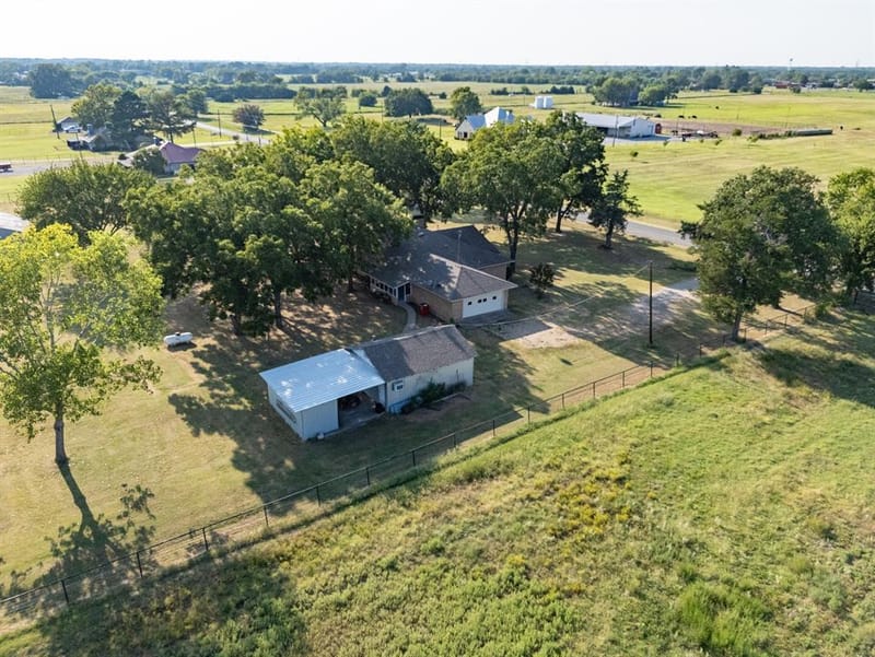 502 County Road 2610, Bonham TX 75418 - Photo 4