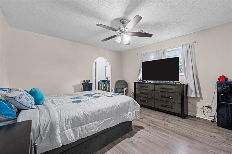 129 Texas Avenue, Hewitt TX 76643 - Photo 9