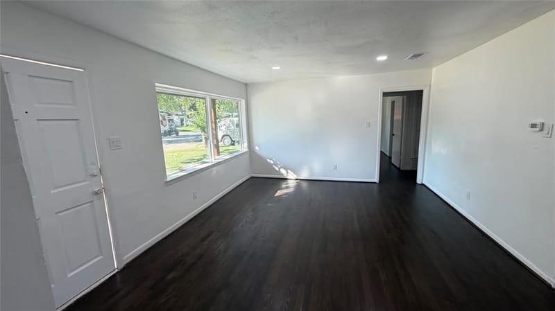 10816 Mandalay Drive, Dallas TX 75228 - Photo 4