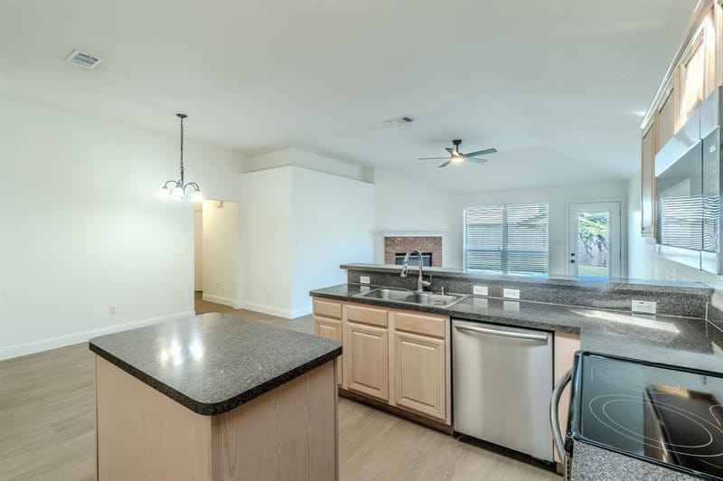 6004 Summerfield, Arlington TX 76018 - Photo 10