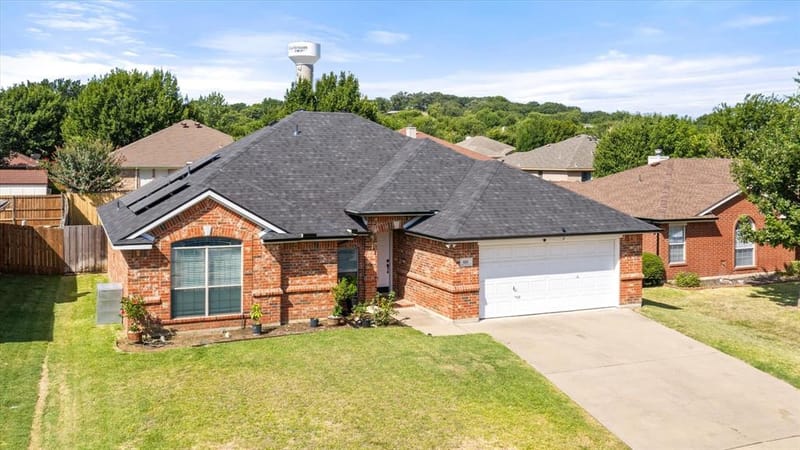 621 Creekview Drive, Burleson TX 76028 - Photo 2