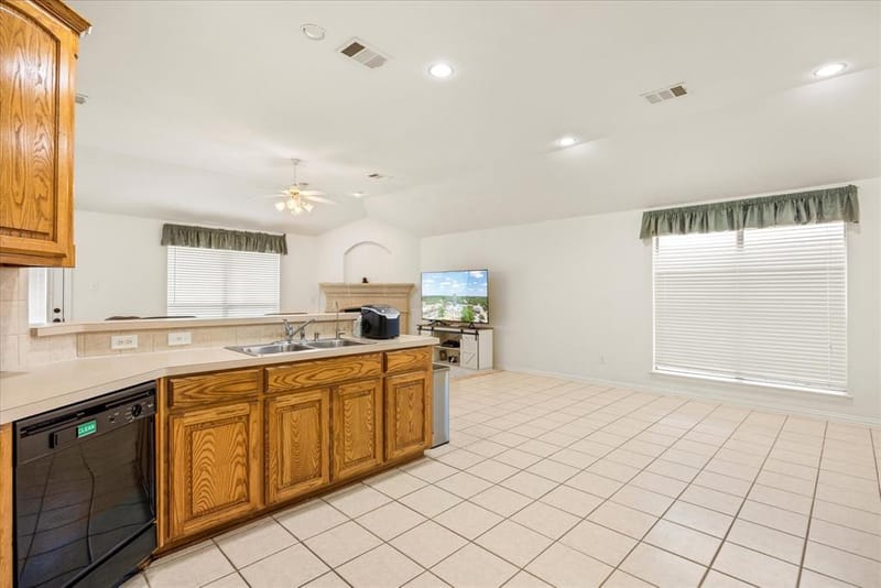 621 Creekview Drive, Burleson TX 76028 - Photo 13