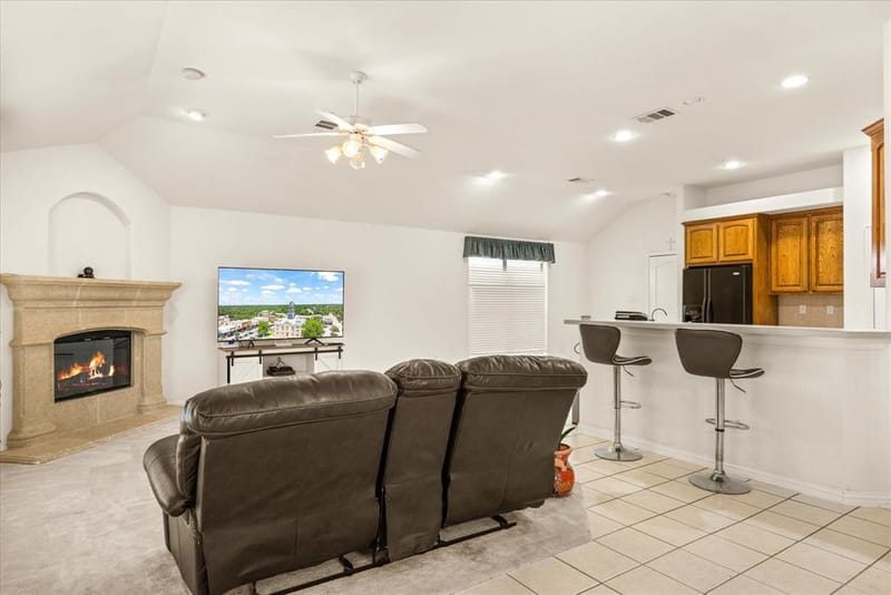 621 Creekview Drive, Burleson TX 76028 - Photo 7