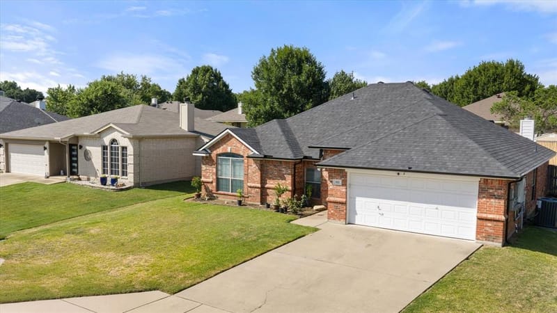 621 Creekview Drive, Burleson TX 76028 - Photo 3